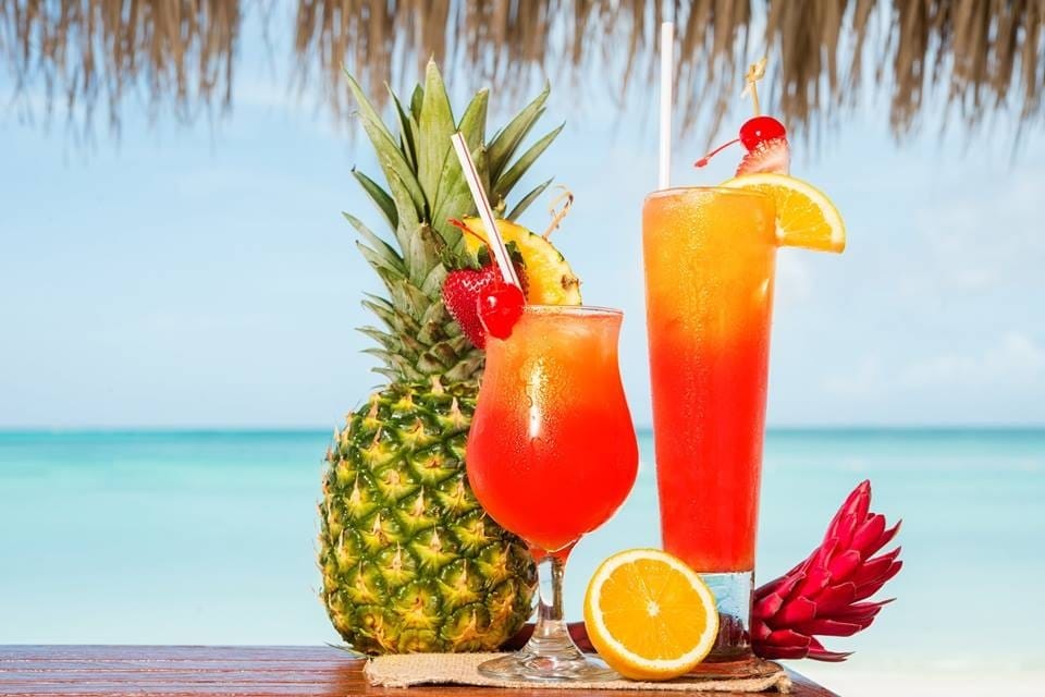 "Cheers to Aruba: 5 Must-Visit Happy Hour Destinations"